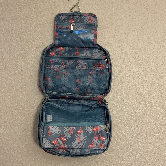 Cute flamingo hanging toiletry bag, never used. - Picture 6 of 7